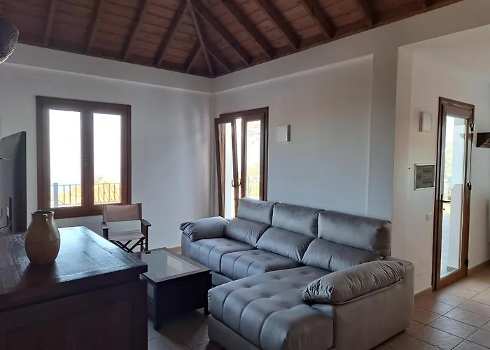 Casa Amagante, En Hoyo De Mazo