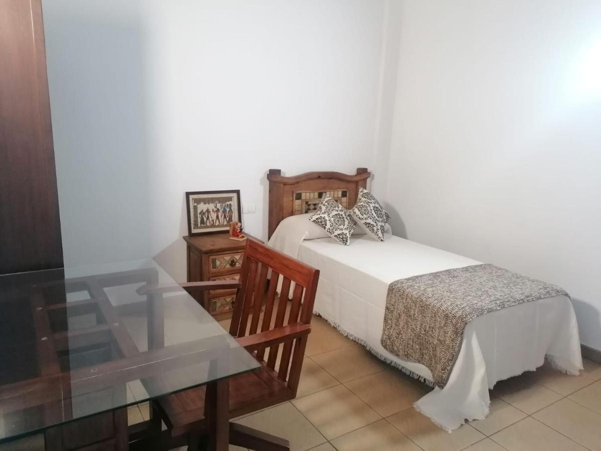Casa Amagante, En Hoyo De * Mazo