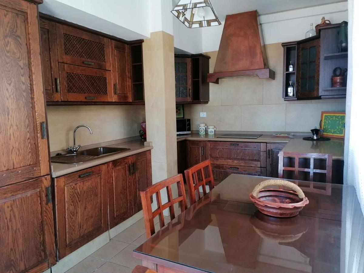 Casa Amagante, En Hoyo De * Mazo